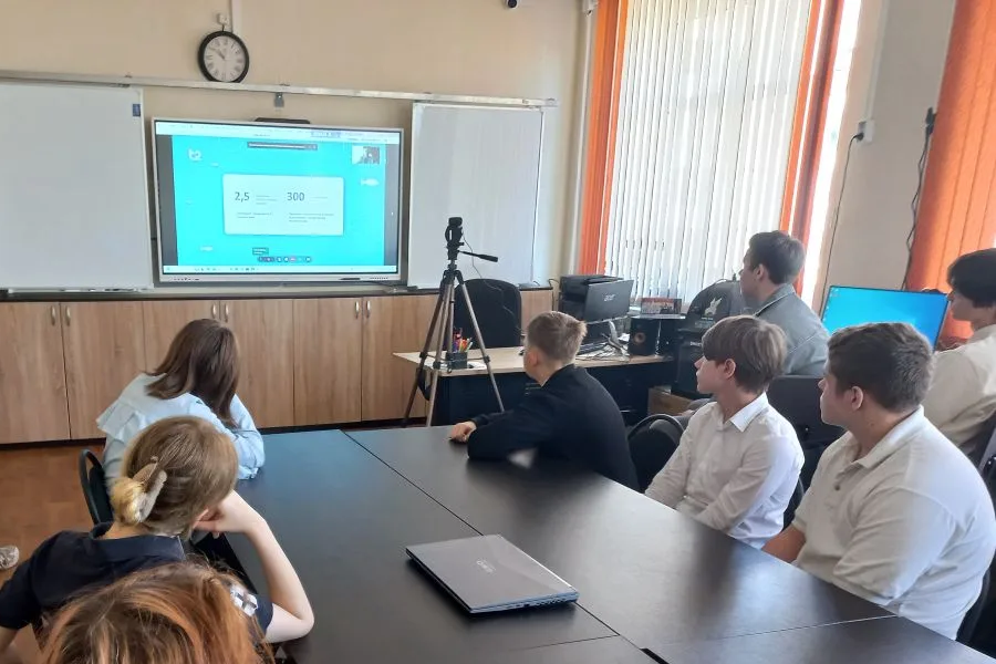 Ленинградские школьники учились распознавать уловки телефонных мошенников